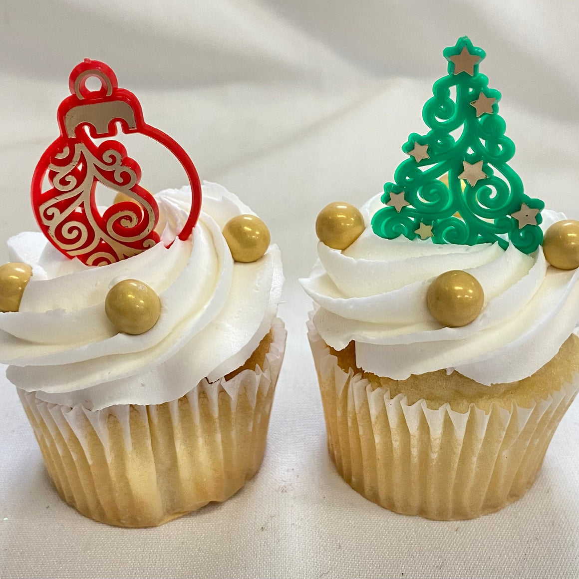 Christmas Cupcake: Gold Tree & Ornament