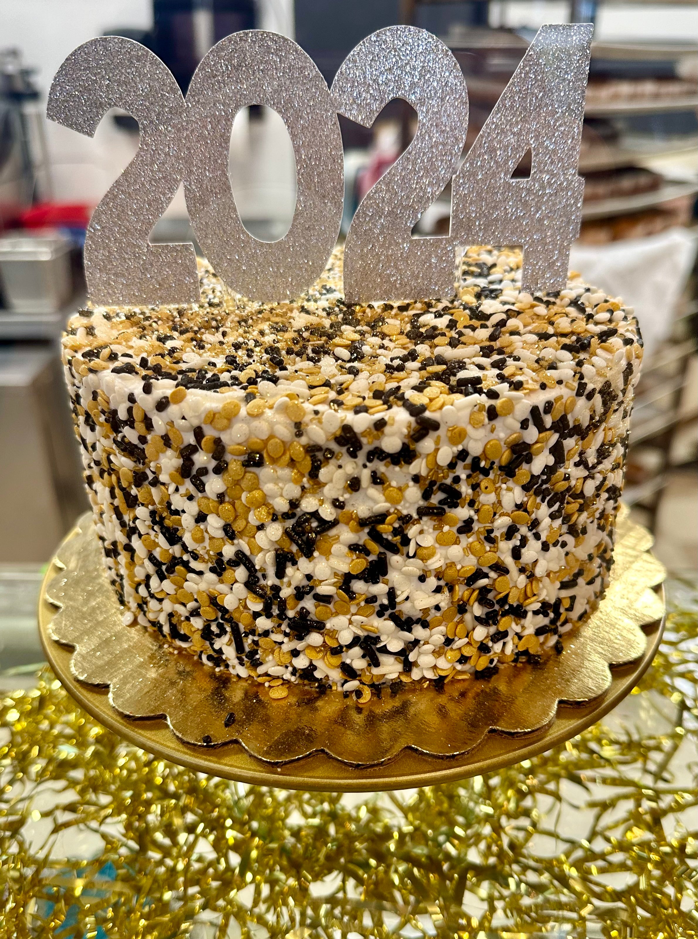2025 6" cake Dorothy Ann Bakery & Cafe