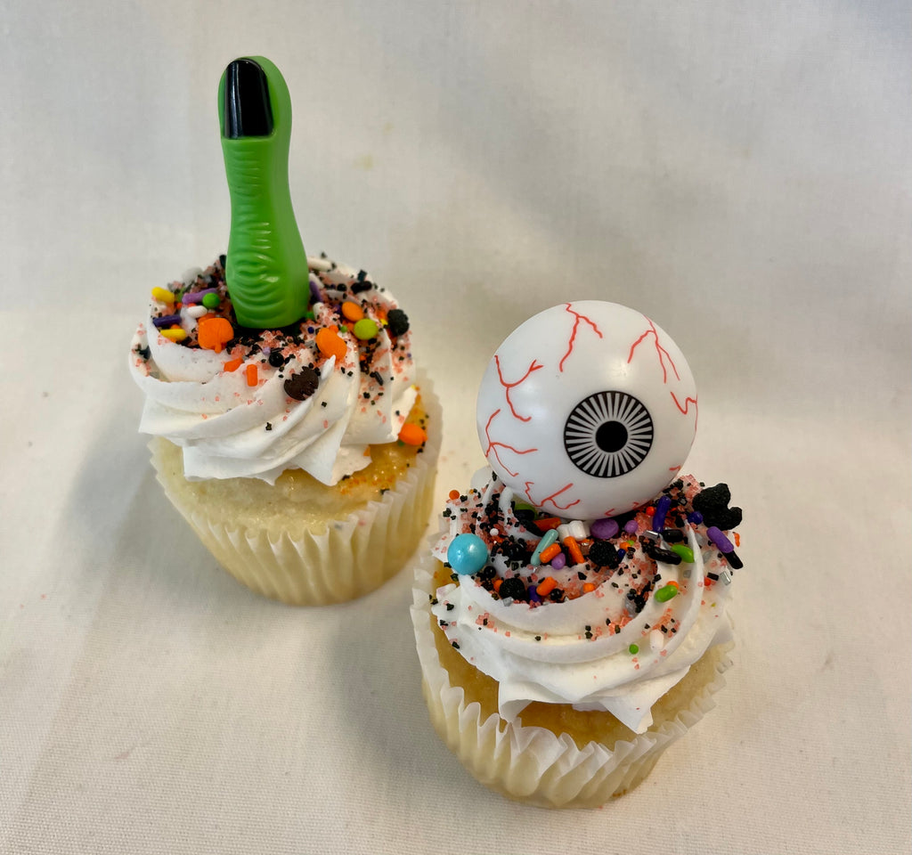 Halloween Cupcake: Eyeball and Fingers