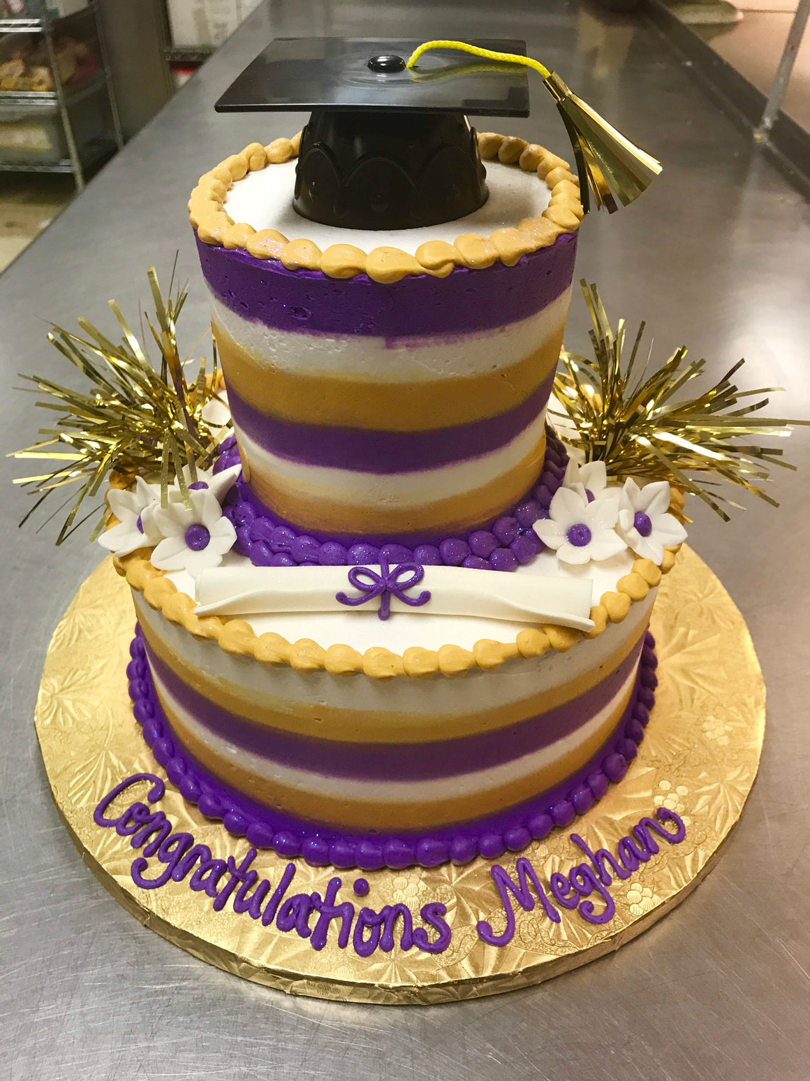 7-4" Smear Grad Tiered Cake (Serves 10-15) (Require 7-10 days notice)